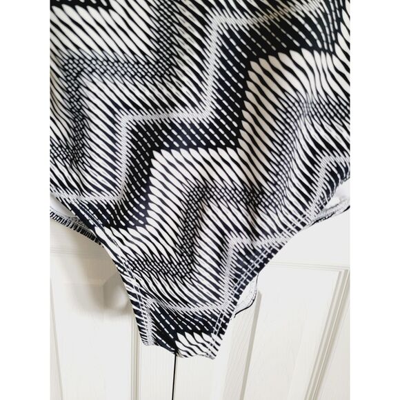 Brand Unknown 12/14‎ One-Piece Black and White Swimsuit Padded Cups Stretch Vtg - Picture 3 of 7
